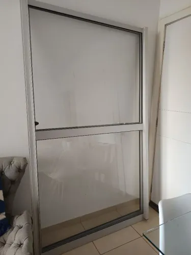 São duas portas de varanda