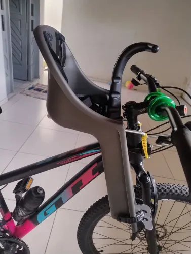 Cadeirinha de passeio para criança