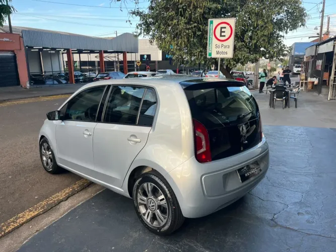 Volkswagen Up! Move 1.0 Total Flex 12V 5P 2015
