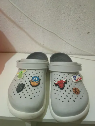 Crocs original,usando apenas duas vezes