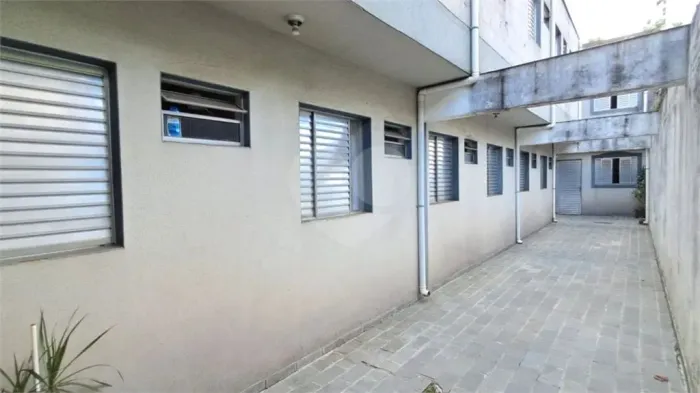 Prédio inteiro à venda ou para locação em Chácara Inglesa - SP