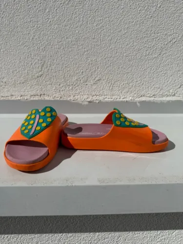 Sandália Slide Mini Melissa colab Fábula Laranja e Verde - Coração / Detalhe Divertido