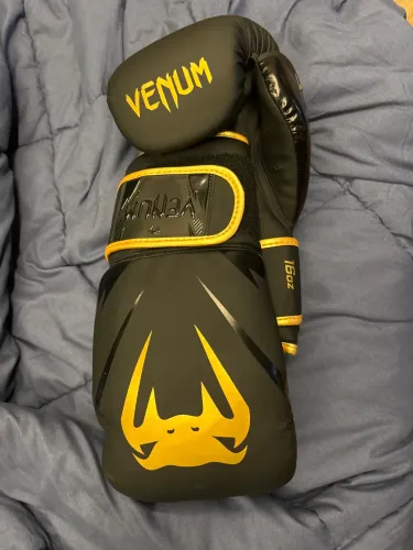 Luva 16 OZ, VENUM ÓTIMO ESTADO.