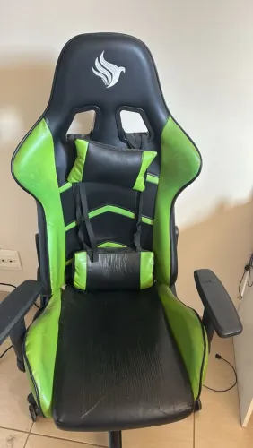 Cadeira gamer em ótimo estado
