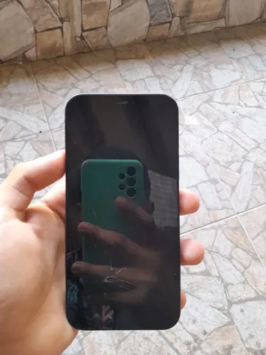 iPhone 12 tela trincada