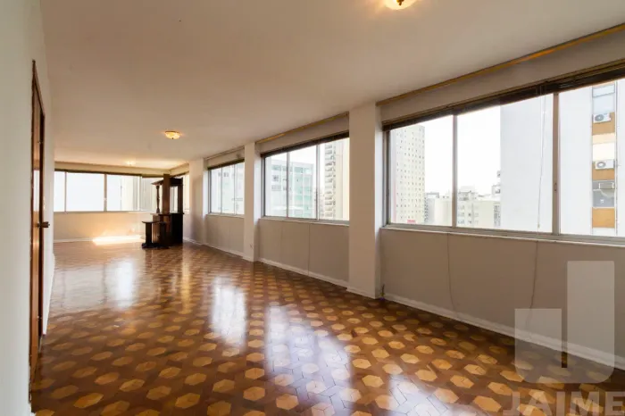 Apartamento 04 dormitórios,02 vagas com 240 m² de Amplitude e Vista Livre na Av. Angélica!