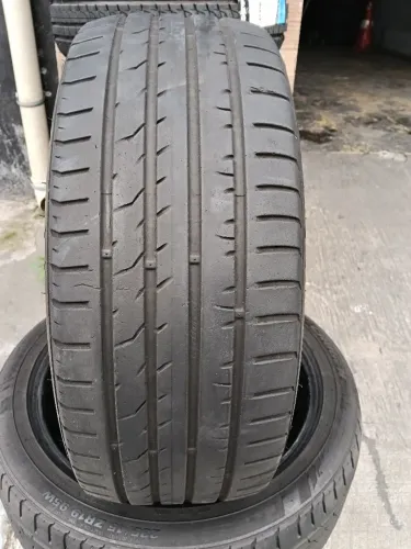 Par de pneus aro 235/45/19 Kumho