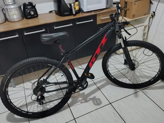 Bicicleta GTI Roma MTB alumínio aro 29 quadro 17 com freios hidráulicos. Promoção