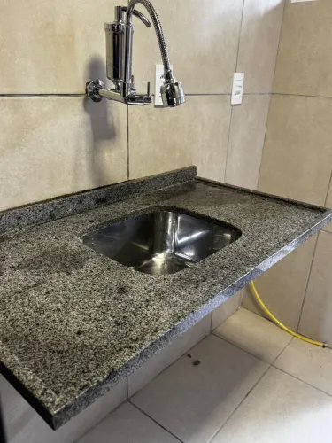 VENDO PIA DE COZINHA E BANHEIRO COMPLETA COM CUBA