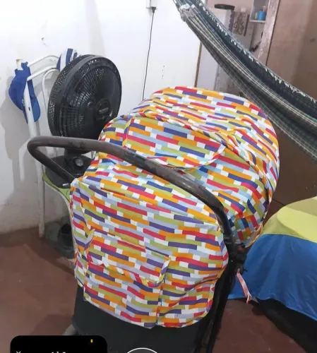 Vende se carro de bebê bem conservado 