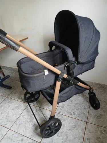 Carrinho de bebê Moisés 
