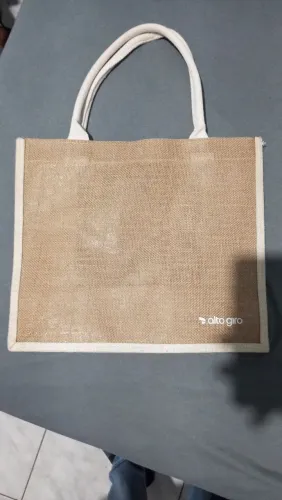 Vendo uma linda bolsa pra você mulher andar no estilo..