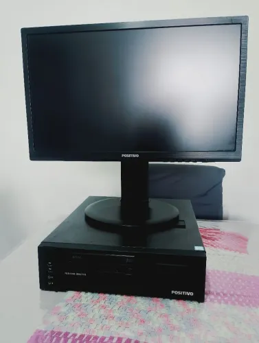 Pc com i3 ou i5 com Monitor, são duas máquinas.