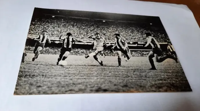 Foto - Tostão Chuta a Gol Contra O Paraguai - 1969 