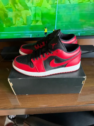 Tênis Air Jordan 1 Low Reverse Bred