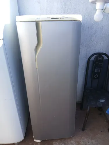 Vende geladeira Electrolux gelo seco completa entregamos..