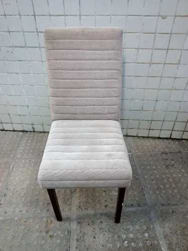 Cadeira com defeito no encosto