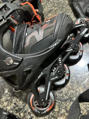 Vendo patins 30-33 + proteção