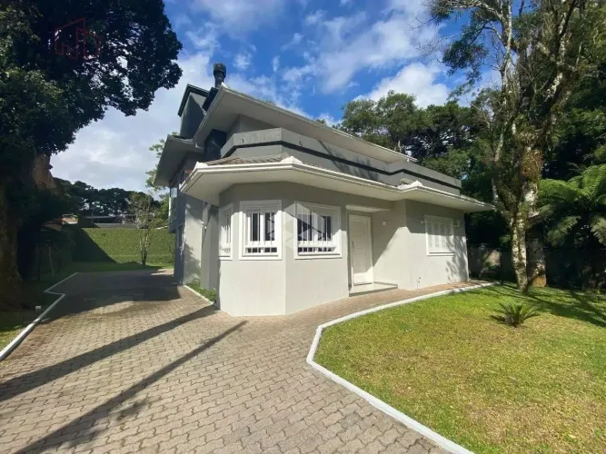 Casa com 5 dormitorios, 58,98m² privativos, próxima ao Lago Negro, em Gramado