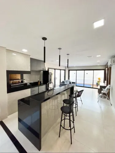 Sobrado com 4 quartos no Belvedere II