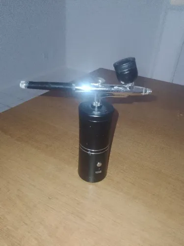 Aerógrafo portátil . Não precisa de compressor vendo e troco em. Material de pesca