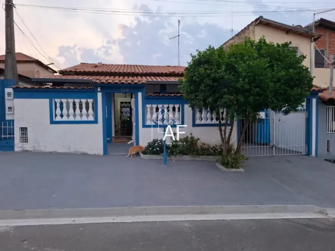 Casa térrea com edícula nos fundos com 3 vagas de garagem na cidade de Indaiatuba SP