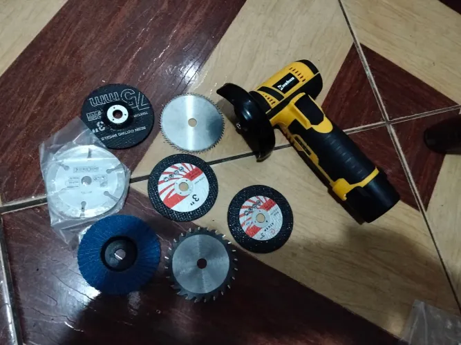 Esmerizadeira nova sem uso com os discos