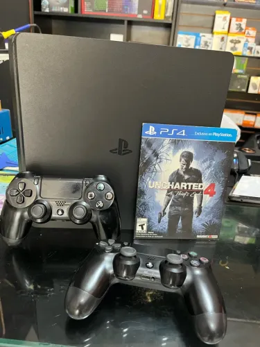 Vendo ps4 slim 2 controles
