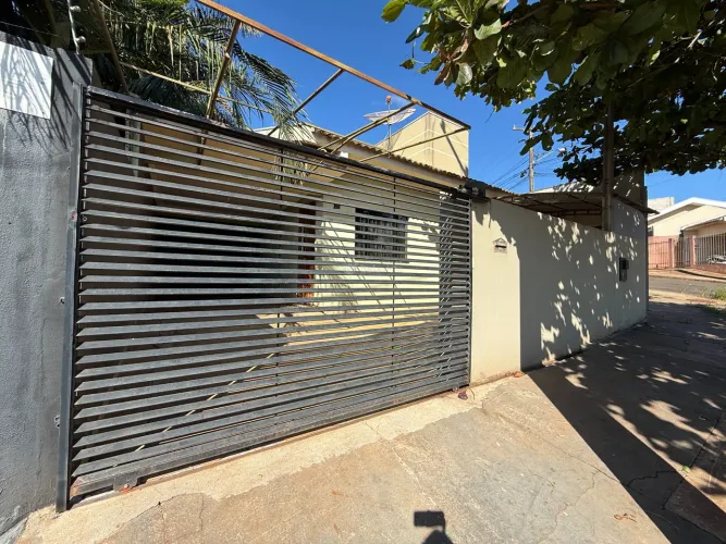 CASA À VENDA NO RESIDENCIAL UIRAPURU EM APUCARANA.