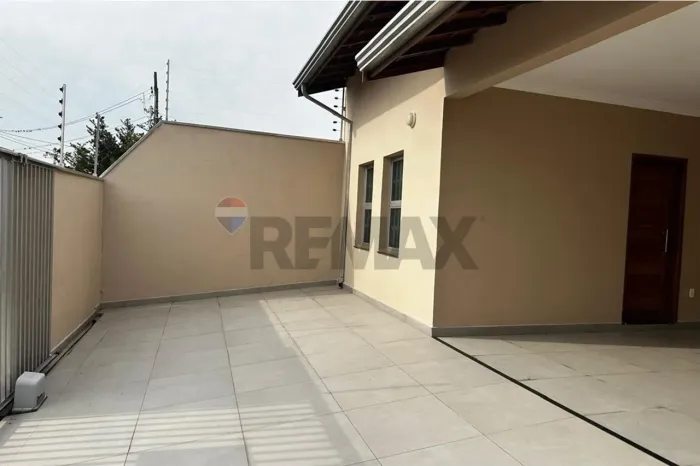 RE/MAX aluga Casa , 3 dormitórios , 1 suíte , 153m², 4 vagas , R$ 4.200,00 - Alto das Coli