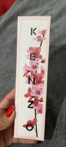 Flower ikebana by Kenzo