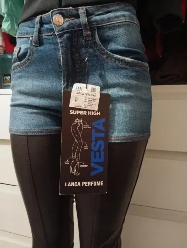 Calça couro com jeans