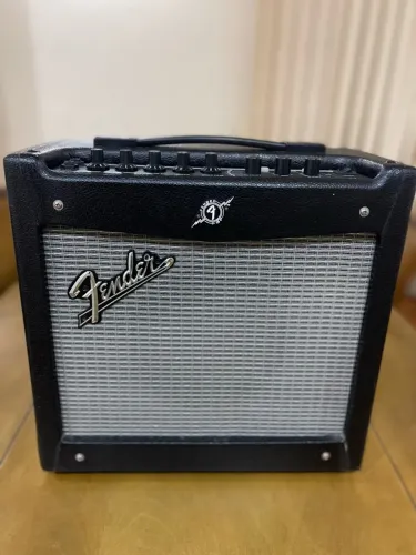 Amplificador Fender Mustang I V2