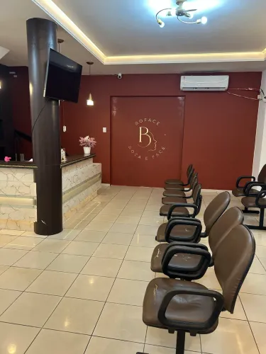 Paredes de cimento queimado e pinturas em geral