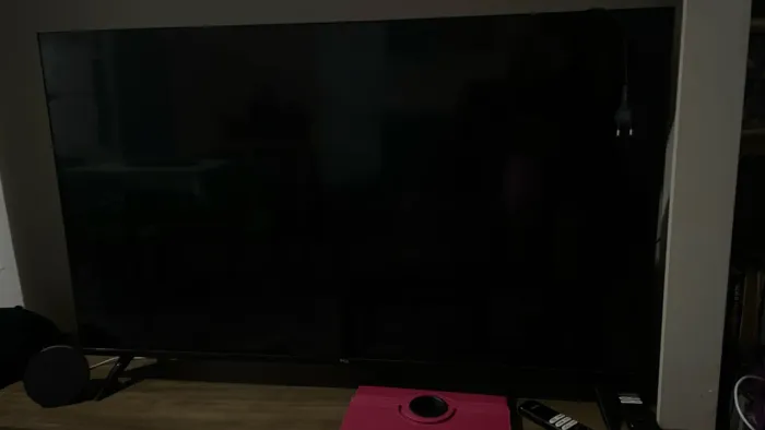 * TV TCL 40? com display queimado. Ideal para retirada de peças.