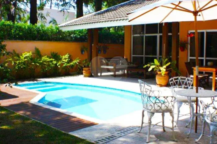 Casa à venda com 4 suítes no condomínio Ville le Mans, São Paulo - SP