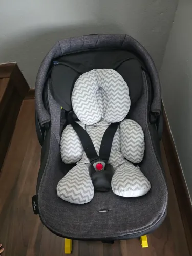 Cadeirinha + Bebê conforto