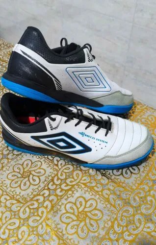 Chuteira umbro neo confort