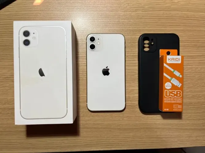 IPhone 11 64GB Branco com Caixa e Fone Original + Capinha e Cabo de Carregador de Brinde