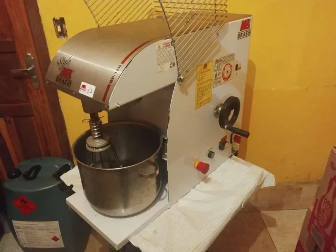 Batedeira industrial Braessi 12 litros