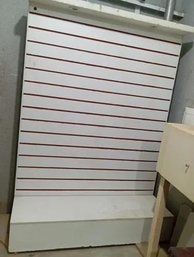 Expositor de canaletas com 2 lâmpadas para vitrine