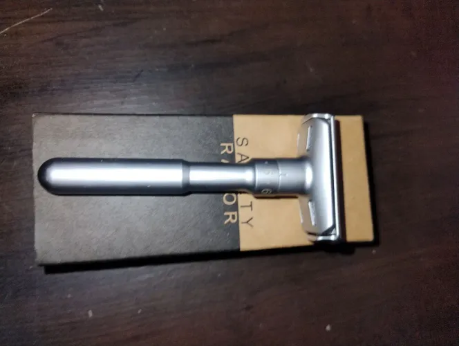 Barbeador safey razor