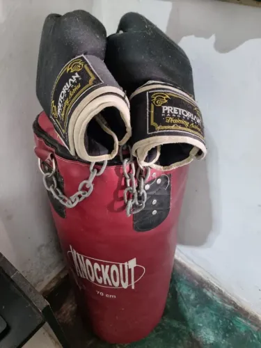 Vendo esse saco de box e a luva