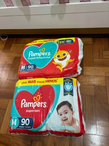 180 Fraldas Pampers M por R$ 120 - Pacotes Fechados