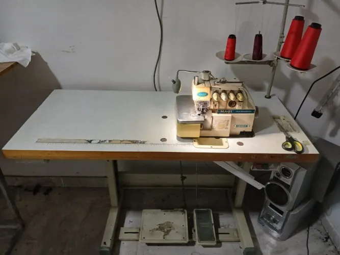 Máquina de costura overlock 4 fios Maqi