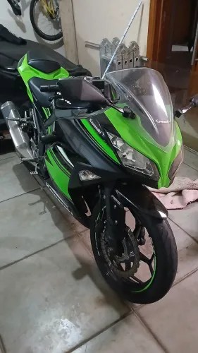 Ninja 300 ABS impecável sem detalhes