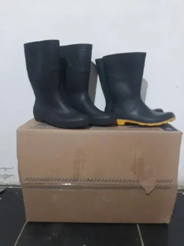 Bota e jaqueta p serviço