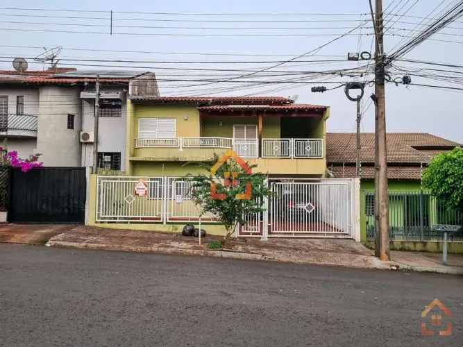 Sobrado à venda em Londrina, Jardim Itália, com 3 quartos, com 220 m²
