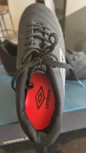 Chuteira society Umbro 