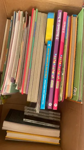 Doa se livros infantis em ótimo estado.